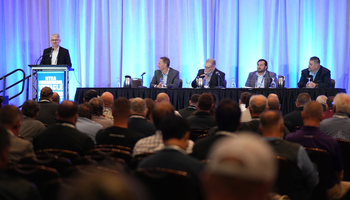 nteanews's tweet photo. @FordPro shares the latest technical details on its vehicle models at #CVUS26, including chassis designs, specifications, body installation and equipment mounting options.
#WorkTrucks #Upfitting
https://t.co/kQjIYOUUOY https://t.co/5YJNa3aHiY