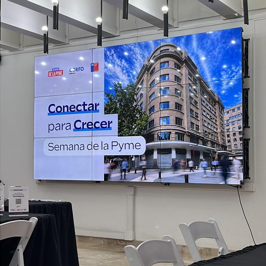 ProChile's tweet photo. ¡Seguimos impulsando a las pymes y el emprendimiento chileno!

Nuestra Directora Regional Metropolitana, Pamela Olavarría, participó en las actividades de la #SemanaDeLaPyme2026, organizada por @Corfo y desarrollada en todas las regiones del país para reconocer el aporte de las micro, pequeñas y medianas empresas al desarrollo de Chile.

Ferias, encuentros, charlas y mentorías fueron parte de esta instancia, donde emprendedores y emprendedoras pudieron compartir experiencias, generar alianzas comerciales y descubrir nuevas oportunidades para hacer crecer sus negocios🤝

Desde ProChile, seguimos trabajando para acompañar a las empresas chilenas en su camino hacia nuevos mercados, fortaleciendo sus capacidades y conectando el talento nacional con oportunidades en el mundo✈️ 🌎