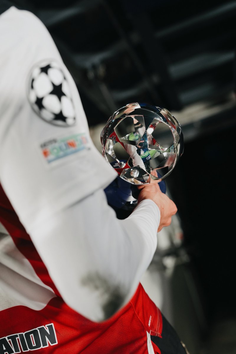 Feyenoord's tweet photo. 🇩🇿✨

#UCL https://t.co/HtjnE9pjIJ