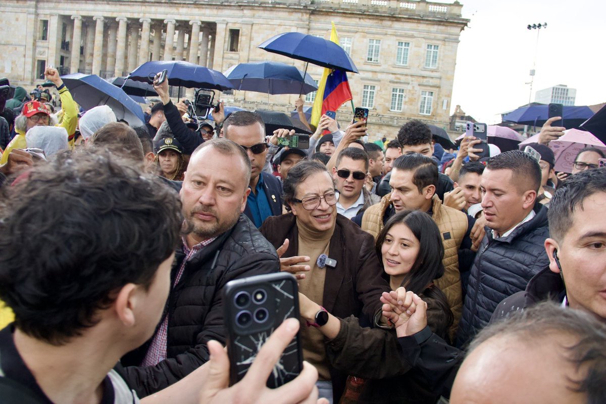 petrogustavo's tweet photo. Ya sabemos que podemos y hay que crecer en movilización hasta la huelga general https://t.co/ZPhHRKqGoI