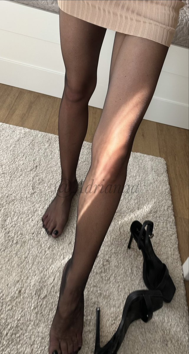 SensualAdrianaa's tweet photo. Czarne nylonowe rajstopy.
Cieniutkie. Idealne.

#findom #femdom #feet #footfetish #nylons #paypig https://t.co/HP1y5J4FjY