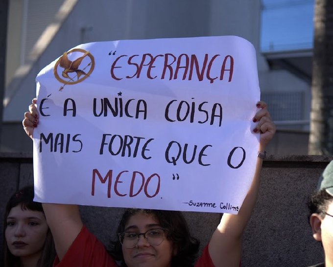 SacTributos's tweet photo. mandem aqui imagens de cartazes de jogos vorazes 

não esqueçam da tag #TORDO13 https://t.co/OEMHelMViz