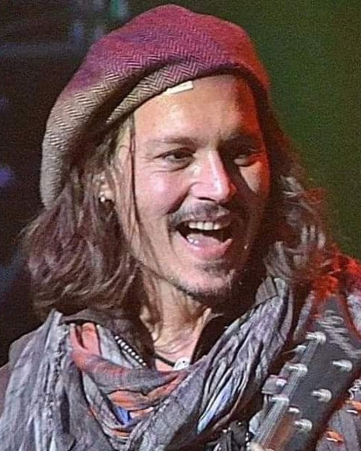 LittlePeeps1963's tweet photo. "Laughing is just another way of showing people your wise" ~ e. e. cummings

#JohnnyDepp
#IStandWithJohnnyDepp
#JohnnyDeppIsABeautifulSoul
#JohnnyDeppIsARockStar
#JohnnyDeppWon
#JohnnyDeppKeepsWinning
#JohnnyDeppIsLoved
#NeverFearTruth
#JohnnyDeppIsALegend
#TeamDepp
#Deppalicious https://t.co/m7M1Y8HZ0K