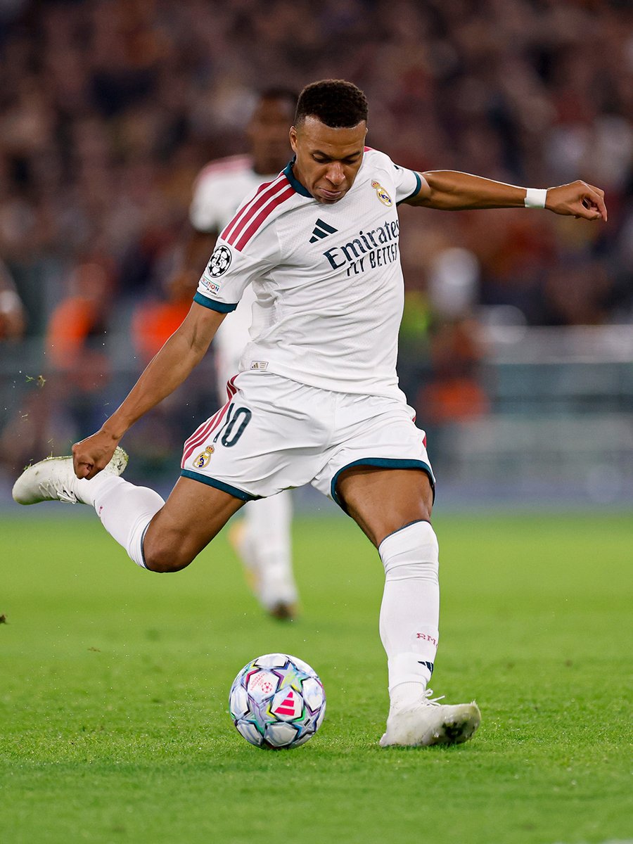 realmadrid's tweet photo. 💥 ¡Qué manera de pegarle al balón! 💥 https://t.co/LTo6C54YD0