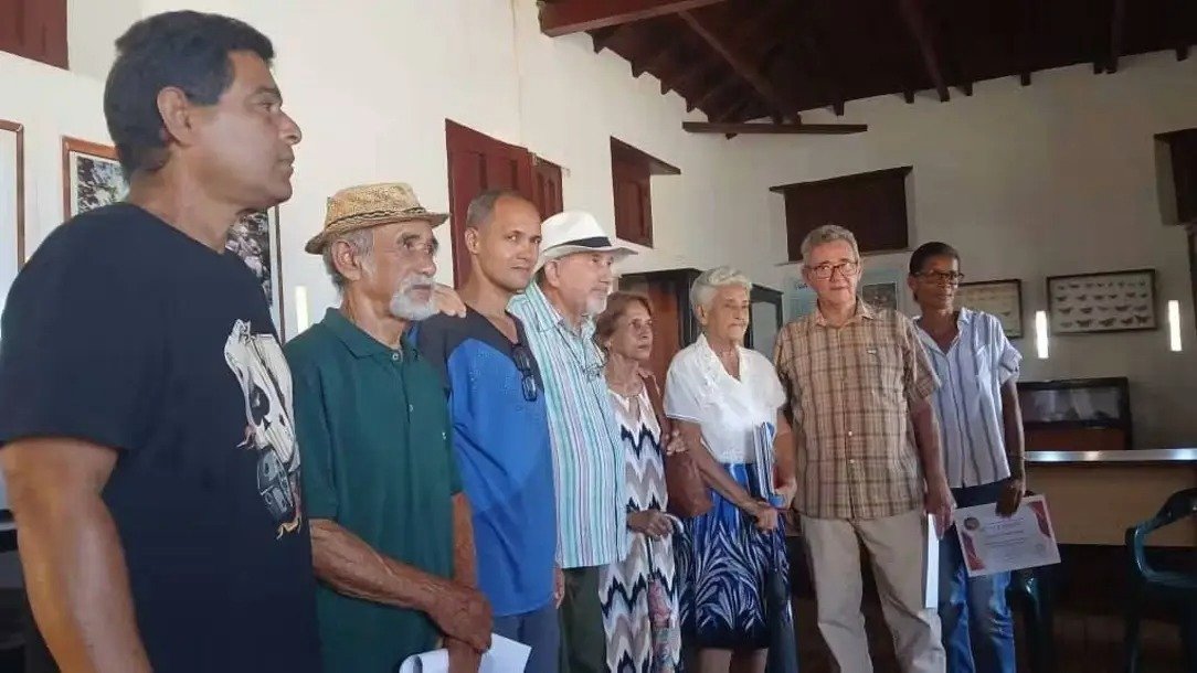 LopezYoelvys's tweet photo. Como parte de la #JornadaDeLaCulturaCubana, el Museo Fuerte en #Baracoa abrió sus puertas a un momento dedicado a dialogar con fundadores de este centro, y para enaltecer también su huella en esta institución museológica, que forma parte de la identidad del territorio. https://t.co/kZbCxPvk6X