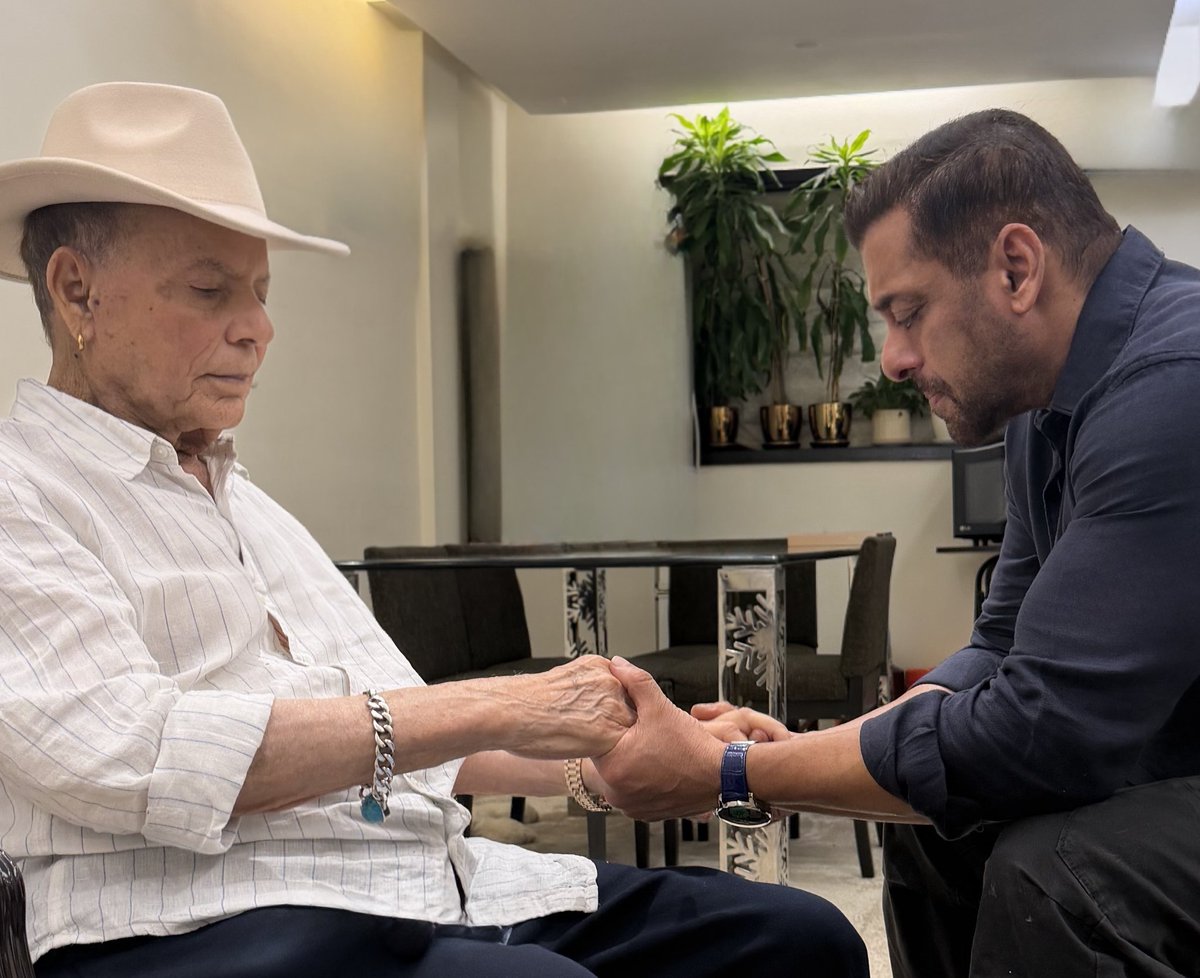 TheLoyalSKFan's tweet photo. Can clearly see tears in eyes of @BeingSalmanKhan he could simply move on to some villa, but for sake of his father &amp; mother he lives in an apartment even in 2026.

Stardom, Money , Fame can never buy that happiness what the blessing of parents can, proud of you #SalmanKhan ♡ 👏 https://t.co/uOTgkgIeAJ