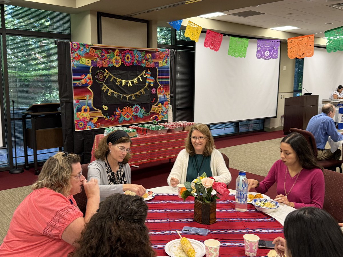 FormDisciples's tweet photo. Yesterday our building held its annual Taste of Hispanic Cuisine to close out Hispanic Heritage month, where different staff grow feed food from their countries for us to try! 

There was food from Columbia, Mexico, Brazil, El Salvador, and more. https://t.co/HCcB5Heq2p