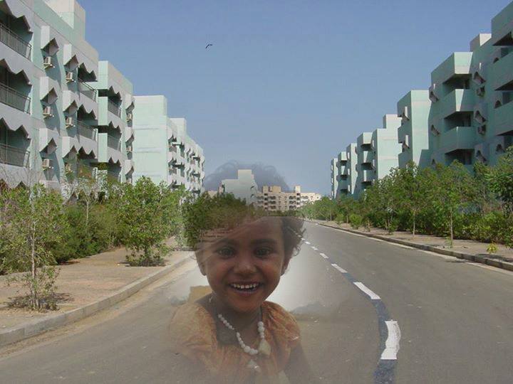 SamiKubud's tweet photo. #Eritrea.
عندما هزم  الجيش الشعبي لتحرير إرتريا الجيش الاستعماري الاثيوبي  الذي كان  جاثماً على مدينة مصوع في فبراير 1990    خلال عملية فنقل التاريخية ,,شرع العدو في قصف المدينة وتدمير مبانيها..إلا ان أبناء إرتريا أعادوا بناء المدينة بعد الاستقلال..لتصبح مصوع درة البحر الأحمر . https://t.co/auv5ZPQ45F