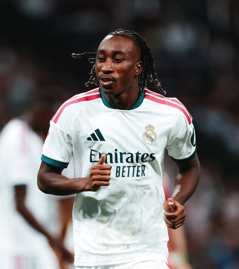 _BeFootball's tweet photo. 𝗗𝗘𝗨𝗫𝗜𝗘̀𝗠𝗘 𝗠𝗔𝗧𝗖𝗛 𝗗𝗘 𝗦𝗨𝗜𝗧𝗘 𝗘𝗡 𝗘𝗧𝗔𝗡𝗧 𝗗𝗘́𝗖𝗜𝗦𝗜𝗙. 💎🤍

Yan Diomandé 🇨🇮 passeur pour Kylian Mbappé 🇫🇷 ce soir. 🎯 

Ses deux derniers matchs :
⚽️ vs Villarreal 
🎯 vs AS Roma https://t.co/DhGPcJnryn