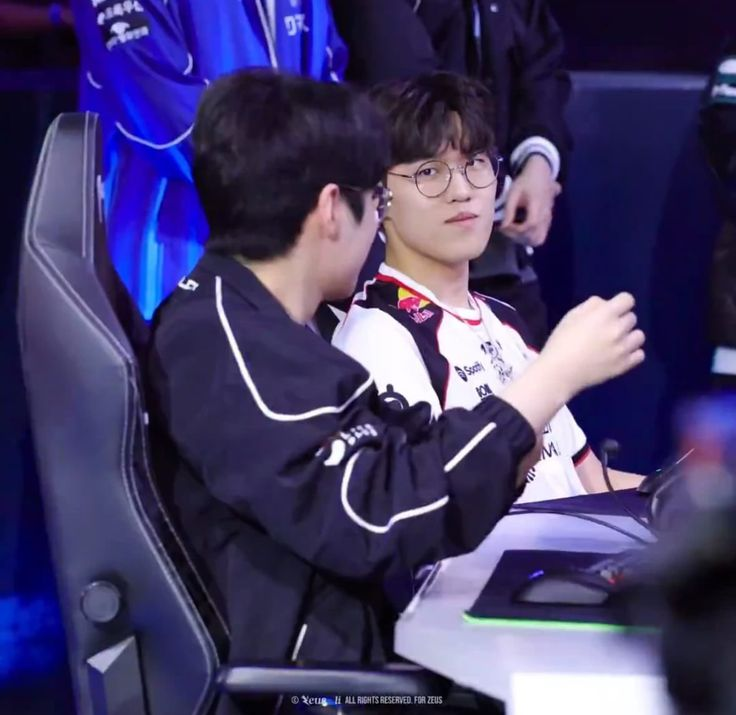 AsiesTeto67's tweet photo. BIG 2026 ALMOST 27 AND IM RELAPSING ON OZ LIKE A MF AAUGHHH BRING ME BACK TO THEM I MISS THEM SM THE BEST RPF SHIP EVER IDGAF INSANE CHEMISTRY INSANE FRIENDSHIP YOUR YAOISLOP BORES ME THIS IS THE PEAK I WANT THIS IS THE OG THE REAL DEAL THE CAKE AND THE CREAM AND THEY GET CREAMED https://t.co/YgMavLbHmk