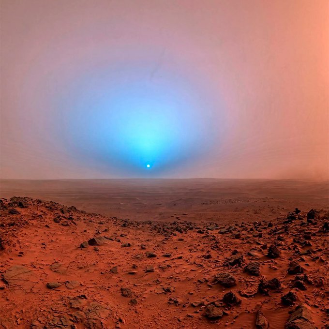konstructivizm's tweet photo. In the thousands of years of human existence, we are the first generation capable of seeing a sunset on another planet 😍 https://t.co/qTlCXcrUwb