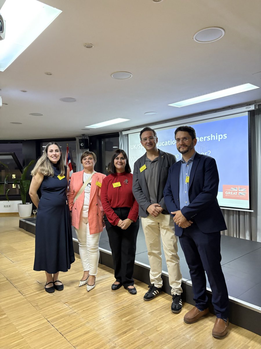 uclm_inter's tweet photo. El vicerrector @uclm_inter y la directora @OriUclm,han participado en la recepción UK-Spain Education Partnerships.Como destacó el embajador Sir Alex Ellis @AlexWEllis debemos “avanzar en la confianza entre las naciones”.La movilidad y las alianzas universitarias son clave.🇪🇸🤝🇬🇧 https://t.co/PyXyLQGnl6
