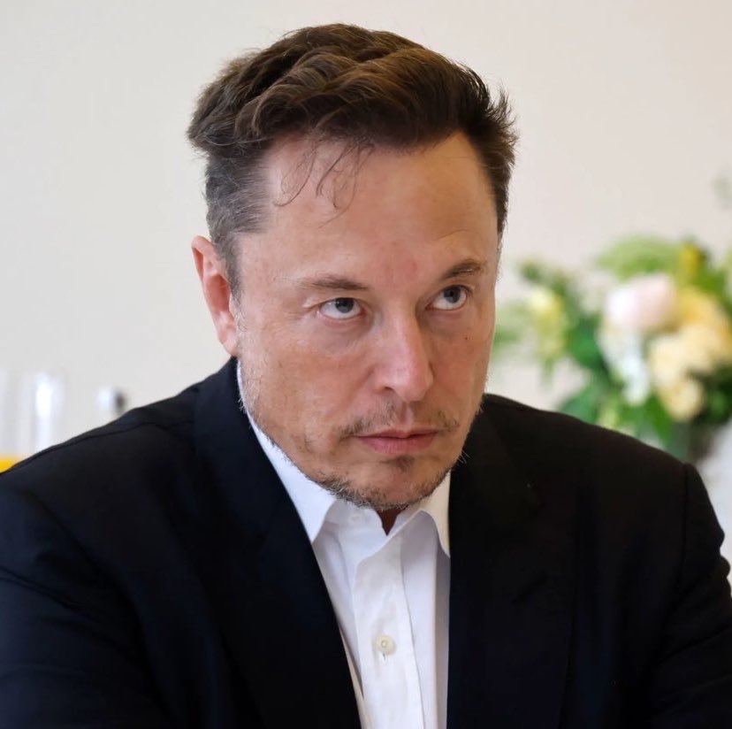BRICSinfo's tweet photo. JUST IN: 🇺🇸🇺🇦 Elon Musk responds to claims that SpaceX restricted Ukraine's access to its satellite internet: 

"Starshield systems are owned and controlled by the US government. Any limits on speed or usage are decided by the US military and ultimately POTUS.

Starlink is a commercial service owned and controlled by SpaceX. Usage of Starlink is limited to civilian or defensive activities and cannot be used for offensive military action, as doing so would be inappropriate for a commercial company."