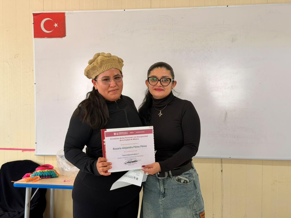 _indiscapacidad's tweet photo. El INDISCAPACIDAD y PILARES para el Bienestar concluyen el curso  Amigurumis Básico 1, en el que las y los participantes aprendieron técnicas básicas de tejido y desarrollaron su creatividad elaborando lindas figuras hechas a mano.
Estas actividades impulsan el aprendizaje, la inclusión y el desarrollo de nuevas habilidades, creando espacios que contribuyen al bienestar y al crecimiento personal.