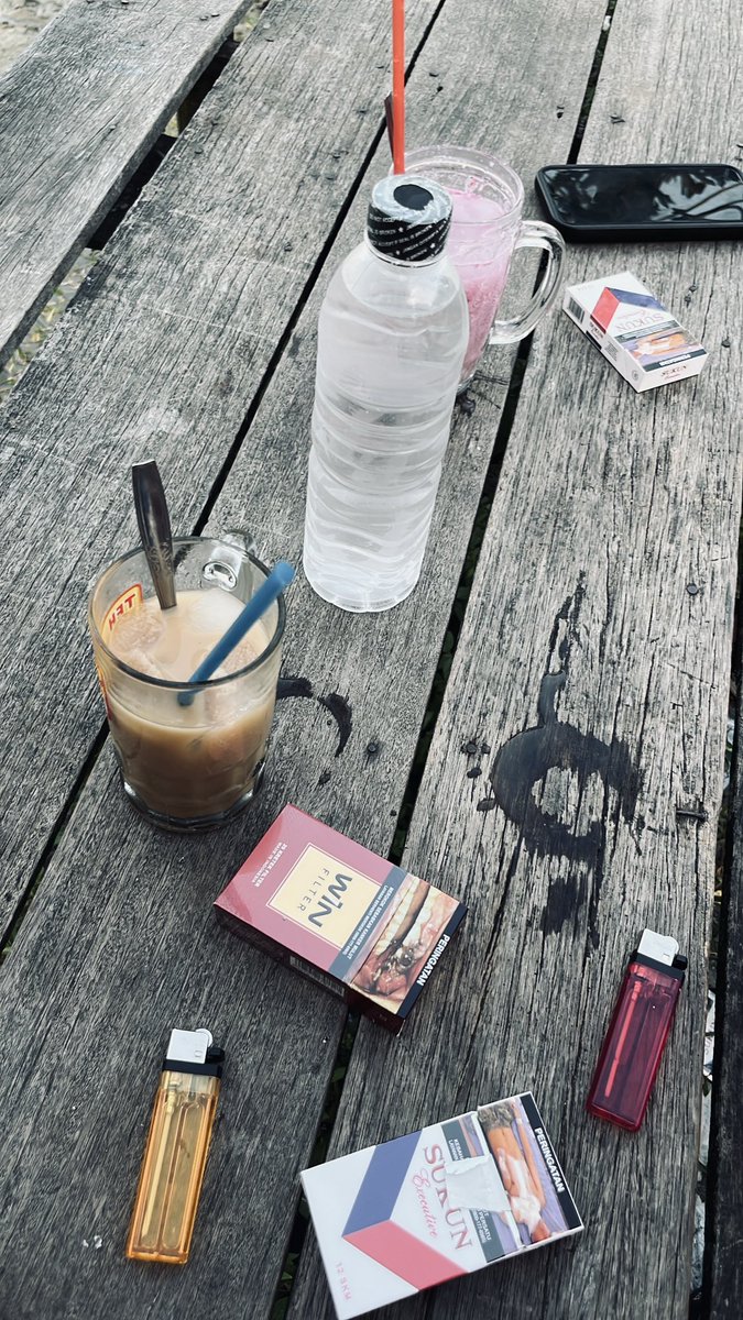 danendra___'s tweet photo. es kopi☀️ https://t.co/BOY36qfZoQ
