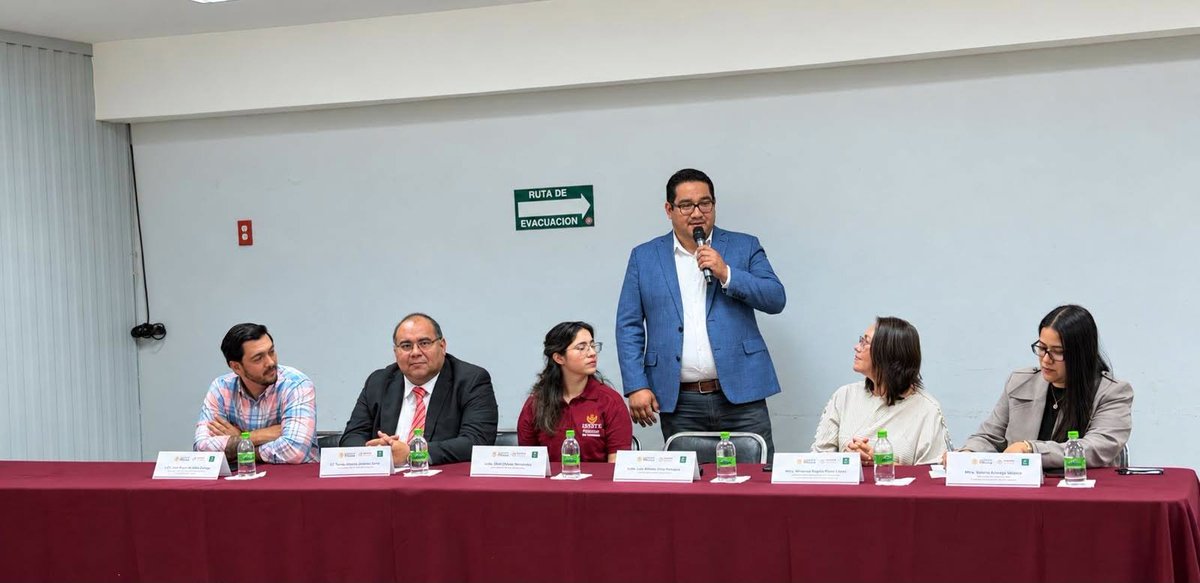 ISSSTE_Veracruz's tweet photo. ⚖️ Trabajadores del ISSSTE Veracruz participaron en la capacitación sobre “Derechos Humanos en México” e “Igualdad y no Discriminación”, en colaboración con la CEDHV.

💙 Seguimos impulsando una cultura institucional basada en el respeto, la igualdad y los derechos humanos. https://t.co/SYxkDT77wl