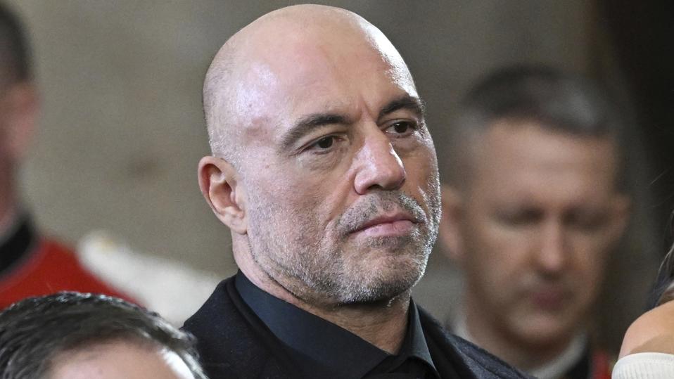Forbes's tweet photo. Joe Rogan said on his podcast Wednesday he endorsed President Donald Trump in 2024 after breaking with Democrats on border and COVID-19 vaccine policies, but alleged some of Trump's promises have “turned out to not be real.”
https://t.co/4D4A9ldrBU https://t.co/QrKfTclgDb