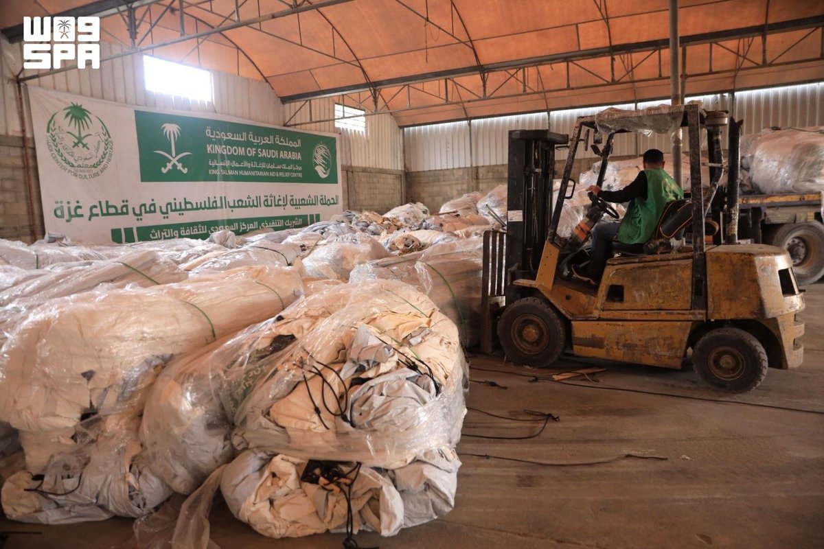 SPAregions's tweet photo. وصول قافلة مساعدات إنسانية جديدة إلى قطاع غزة مقدمة من مركز الملك سلمان للإغاثة.
https://t.co/ND0OXW4PCI
#واس https://t.co/BDuGDmndtv