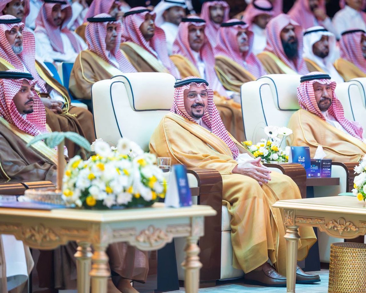 dahash333's tweet photo. شهد ملتقى «رياد 26» حضورًا تجاوز 10 آلاف زائر، فيما استقبل هاكاثون «رياد 26» 347 مشروعًا رياديًا، تأهل منها 45 مشروعًا بمشاركة 147 رائدًا ورائدة أعمال..

سمو #أمير_منطقة_القصيم: نفخر بما وصلت إليه مؤسسة «مجتمعي» من مبادرات ومخرجات، بعد أن تولّت إستدامة جائزة الشاب العصامي ومواصلة رسالتها، واليوم نرى الشراكة الإستراتجية لملتقى «رياد 26»، فتمكين الشباب والفتيات وإيجاد فرص العمل لهم هو الهدف الأسمى الذي نسعى لتحقيقه.