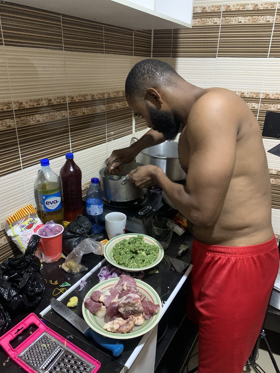 deman_005's tweet photo. Time to hit the kitchen 
Dinner loading ……..

Wait for the result https://t.co/aEoEyBkWfq