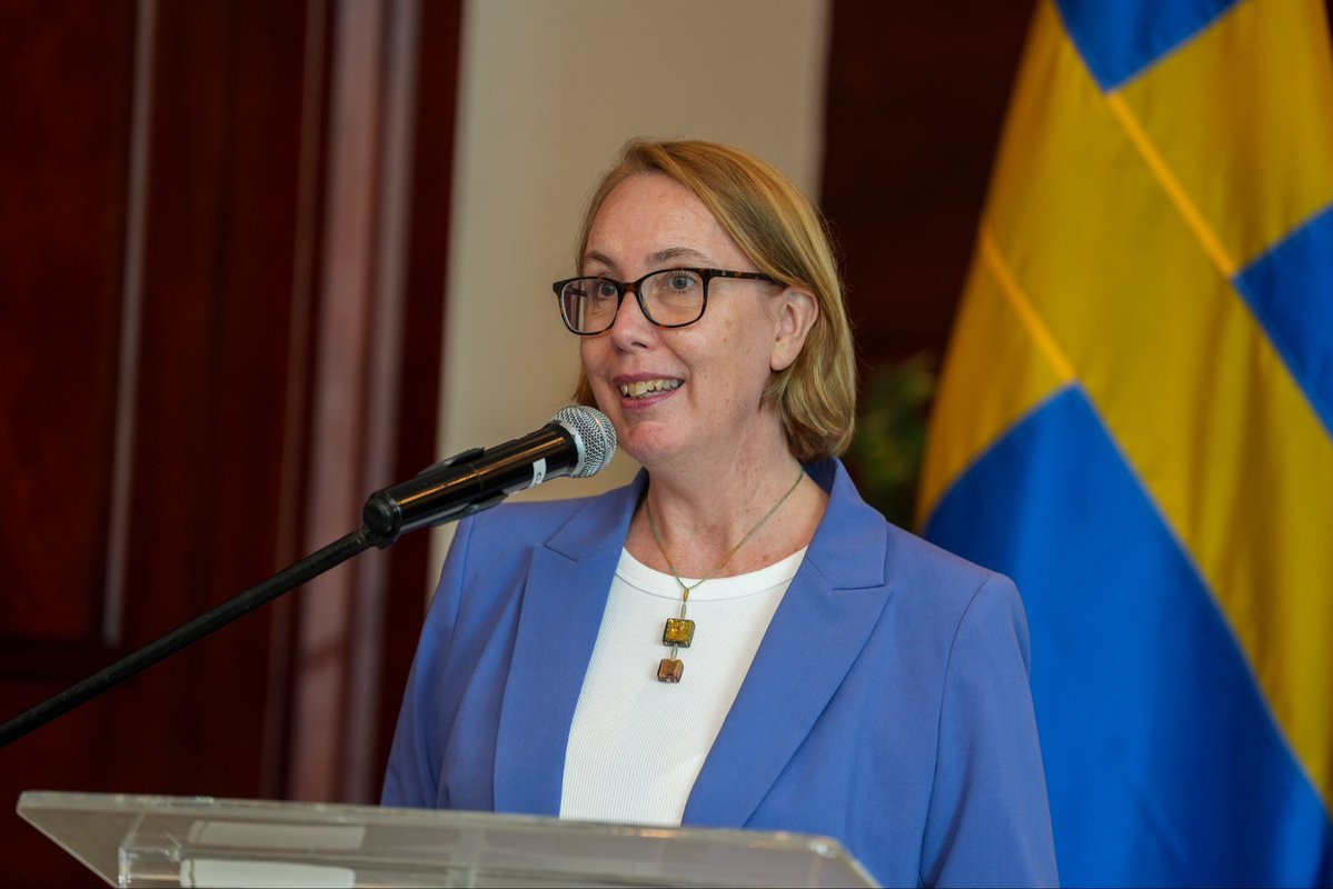 IndotelRD's tweet photo. Firmamos un acuerdo de cooperación con SWEDFUND 🇩🇴🤝🇸🇪 institución financiera de desarrollo del Gobierno de Suecia, que contempla una subvención de aproximadamente RD$44 millones para fortalecer la planificación y gestión del espectro radioeléctrico.

#INDOTELRD https://t.co/GLbMFTlBkr