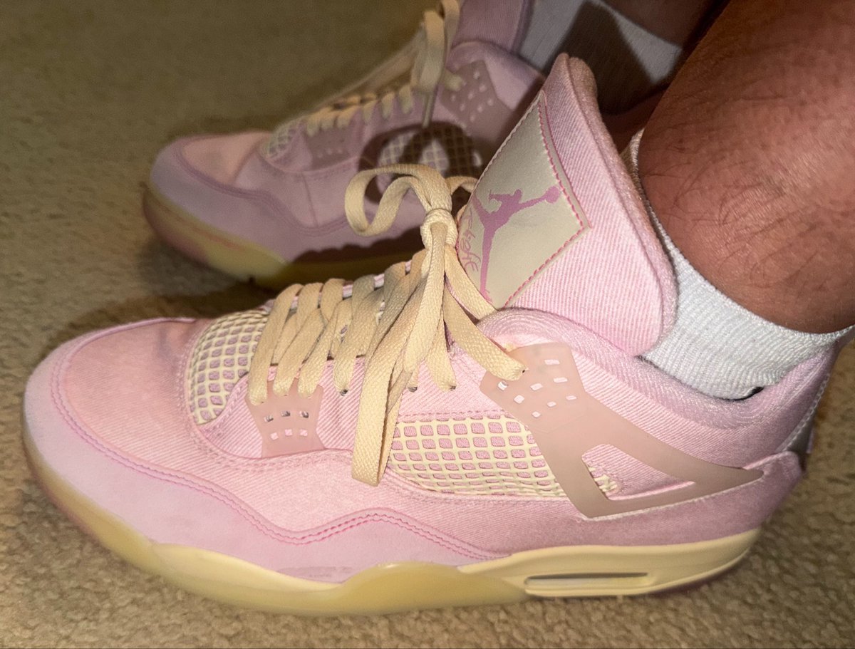 JsNDunks's tweet photo. Jordan 4 (w) Iced Carmine https://t.co/Gmc0R2up1o