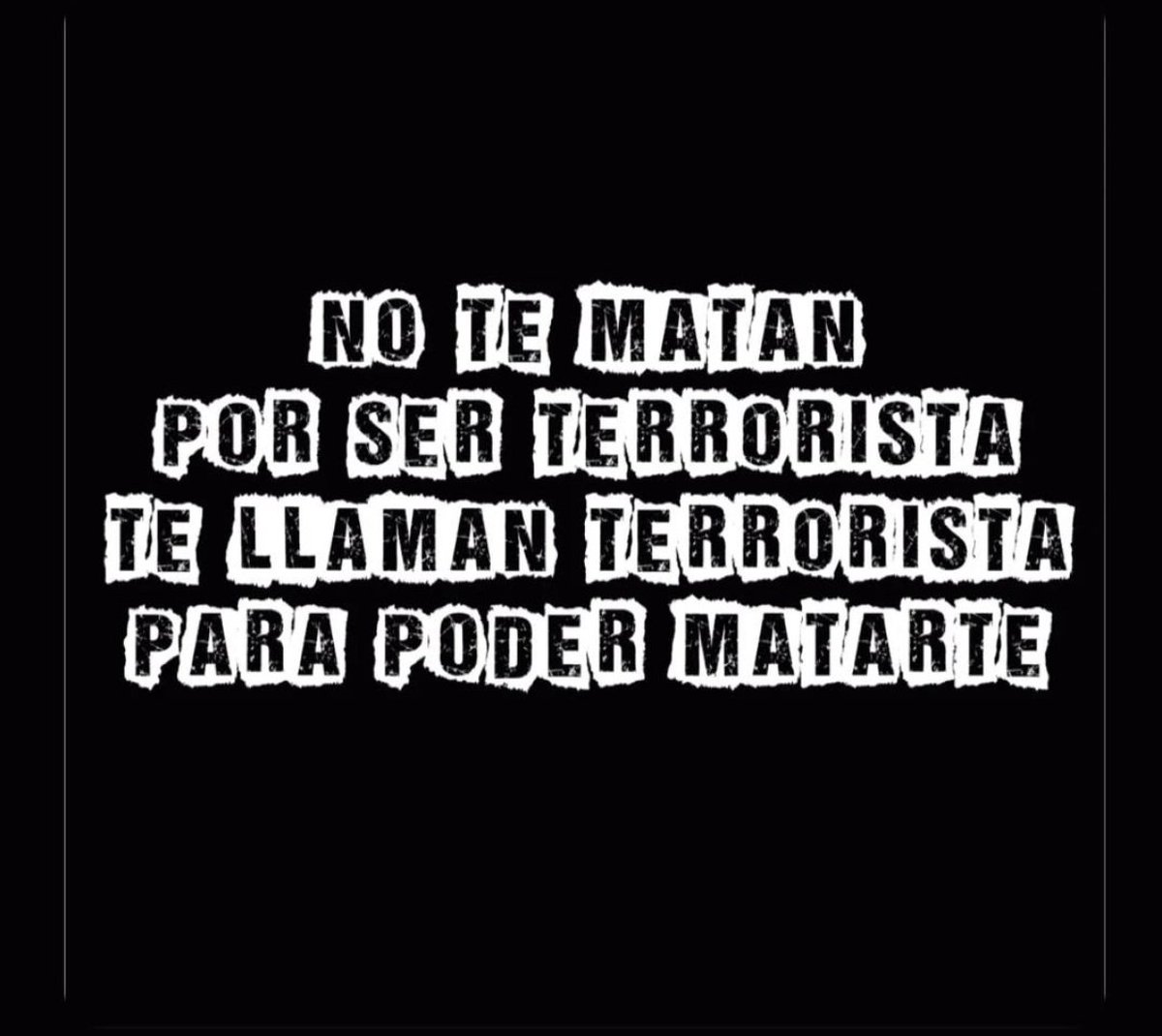 MicaGH388214's tweet photo. @maagnetar Ayer el tribunal de la PNP libró al terna que disparo a un manifestante.
No fue en defensa propia, no estaba en peligro su vida, ni la víctima estaba enfrentándolo, simplemente disparo a matar, no al aire para disuadir.
La PNP y FFAA tienen impunidad total para asesinar personas https://t.co/ZQwareLg3A