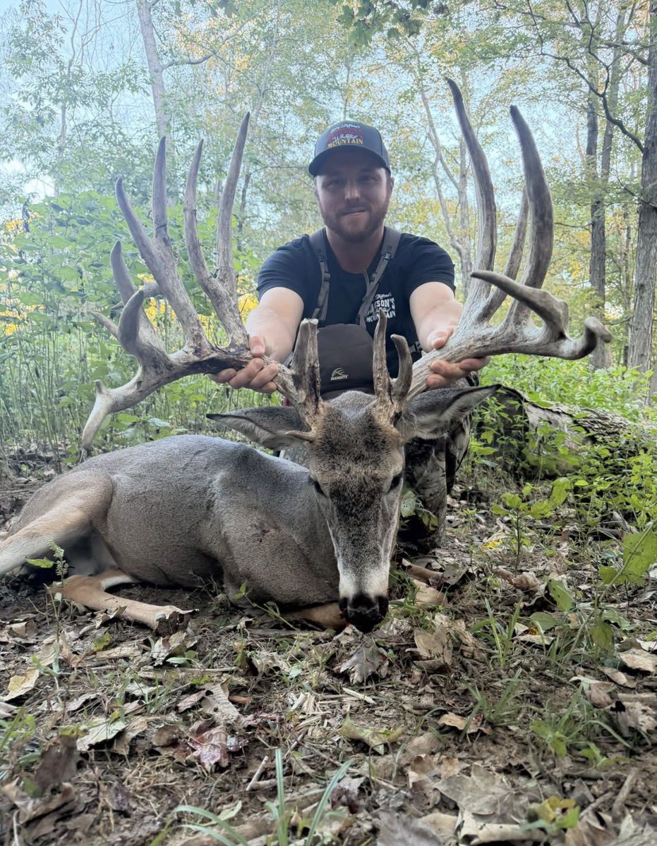 john26379's tweet photo. I love hunting. I’m also single so shoot my a message https://t.co/altTphpg8g