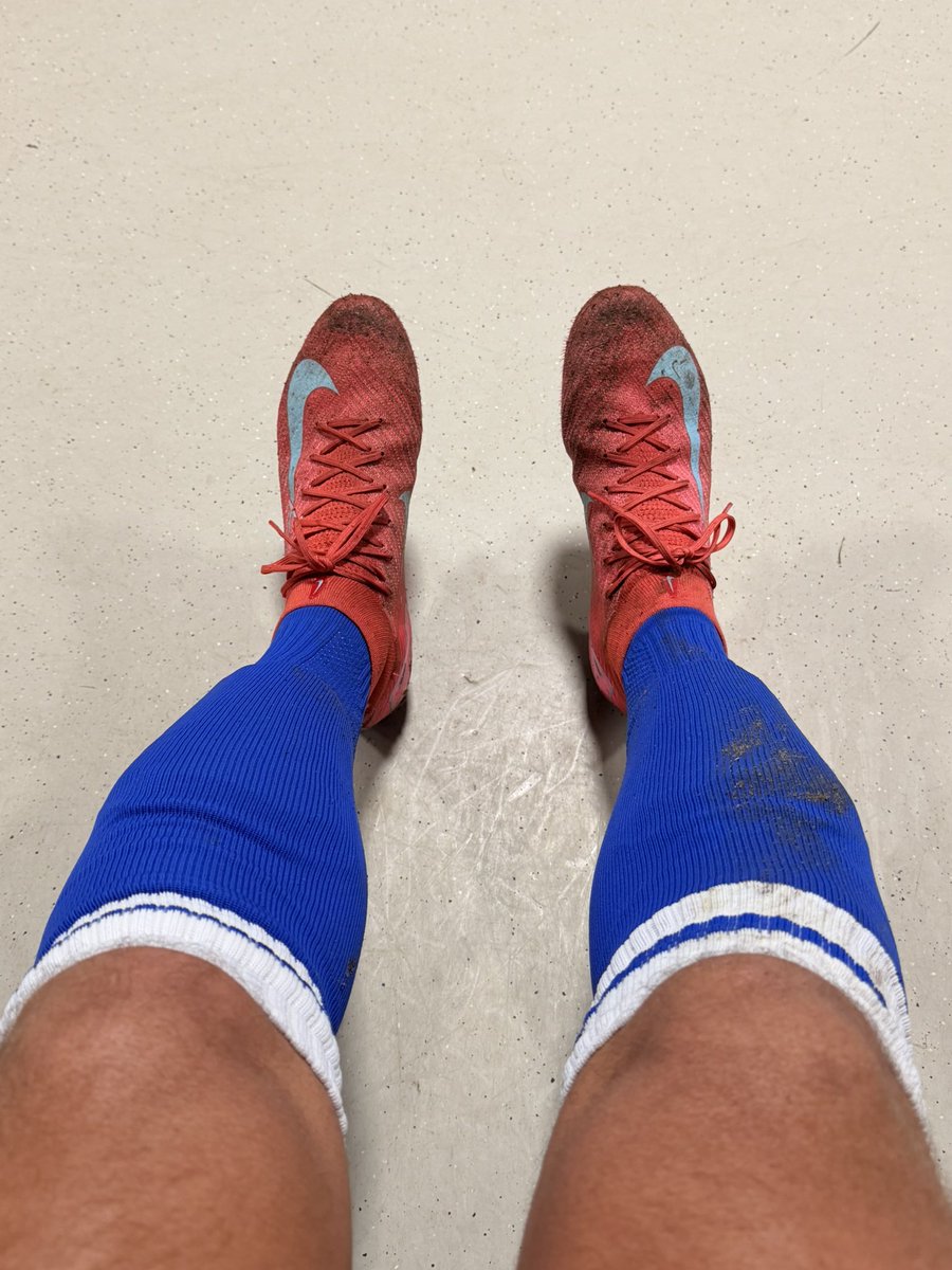 master_jelle's tweet photo. Played on a dirty field today…💀

Gotta clean this shoes and socks so badly…

#socks #sock #sok #sokken #sokkenmeester #sockmaster #soccersocks #cashmaster #master https://t.co/tuBcQbQ51P