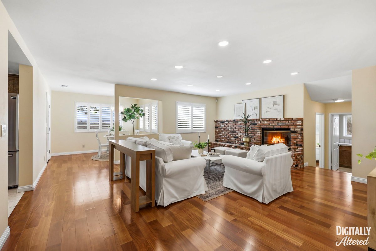 LUXRE's tweet photo. Welcome to this beautifully appointed home in a sought-after neighborhood, offering a private backyard with no rear neighbors.

🗝️ LIV Sotheby's International Realty | $1,095,000 USD | https://t.co/cGXtCekWH6 https://t.co/497SIEADET