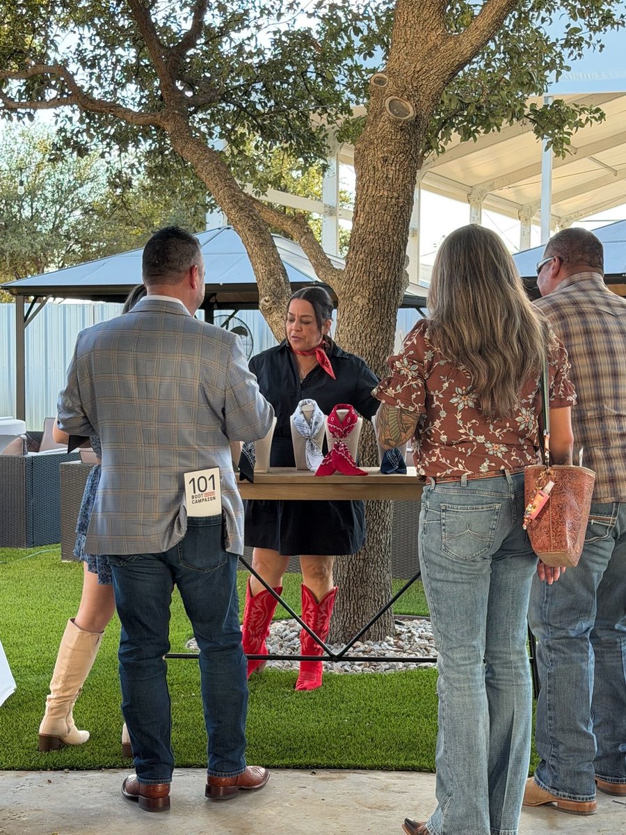 BootCampaign's tweet photo. We love west Texas! Last week, we came together in Midland for our annual Boot Bash to celebrate, honor and share more about how to better serve those who have sacrificed so much for our country. 
🇺🇸 🇺🇸 🇺🇸 https://t.co/o3yEMohitU
