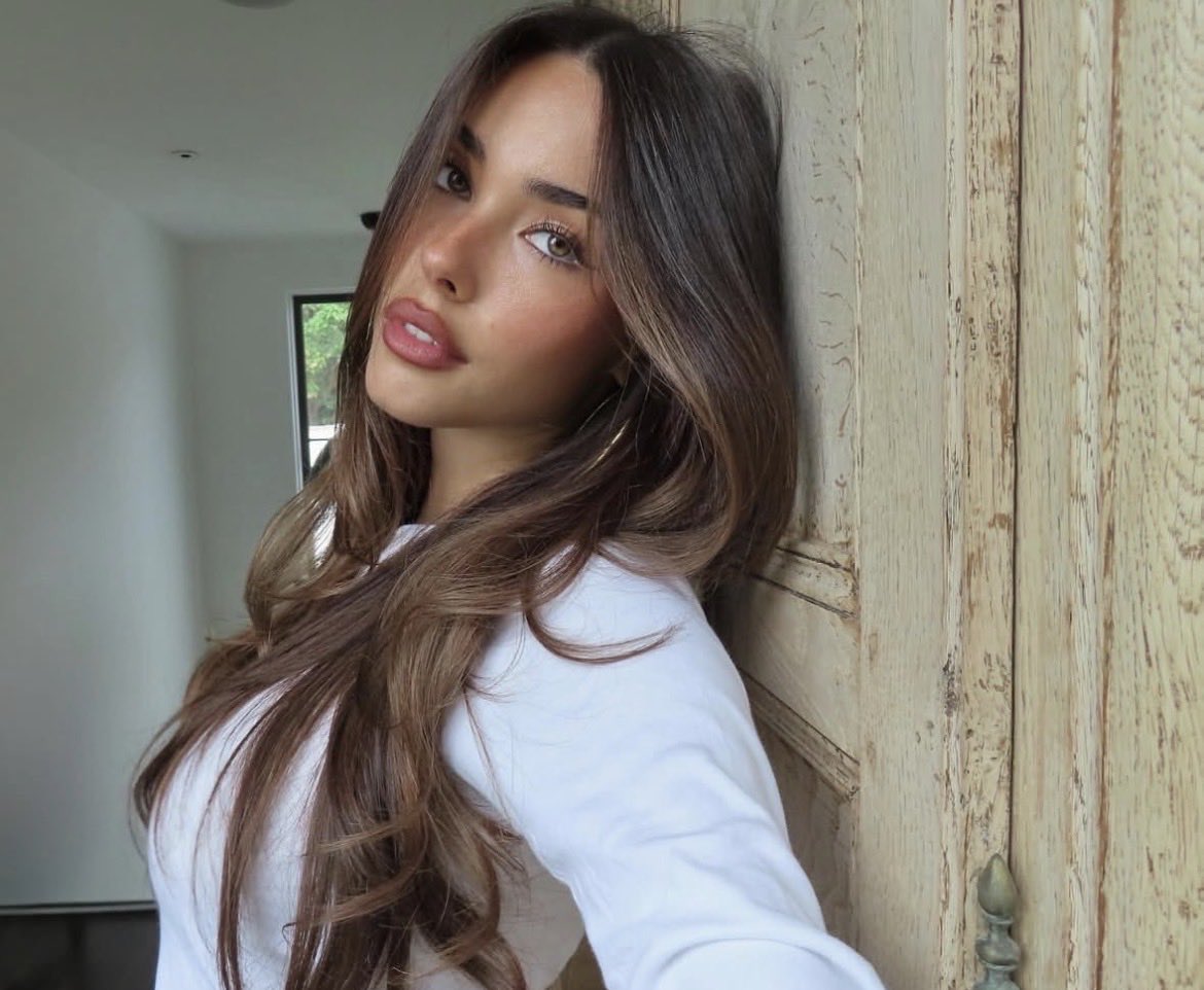 MaddlyInLuv's tweet photo. Madison’s face card is superior https://t.co/l0jdk2b6Hk