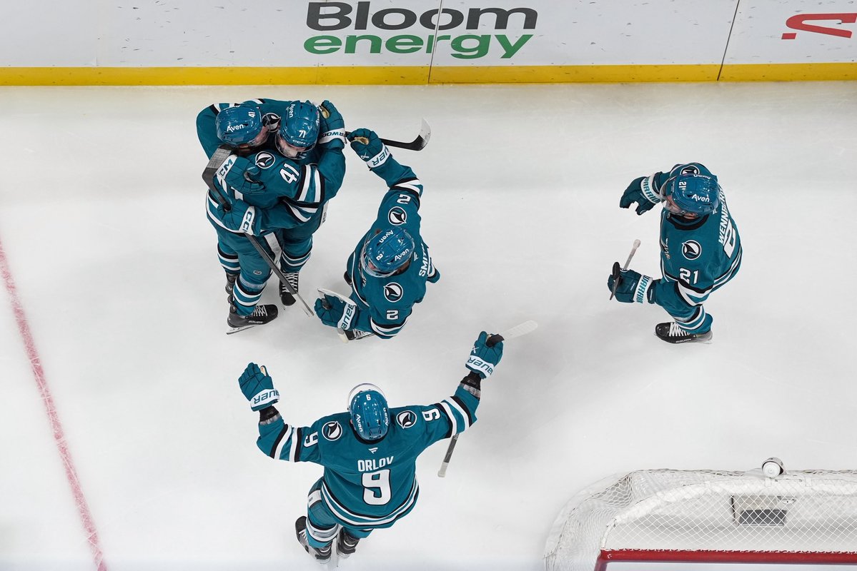 kavinm95's tweet photo. So many times in hockey you wish you were in a better spot to get a shot. 

But when you are in the right one, it feels incredible.

📸 First NHL goal for Ivar Stenberg 🦈 https://t.co/XY5Nj5Y1uk