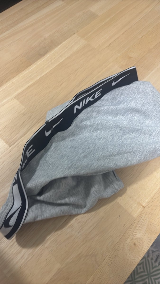 maitremistri's tweet photo. Envoie de chaussette et calçon sale en dm je vous attends mes lopsa #cashmaster #moneybig #pied #soumis https://t.co/G743h6EJOo