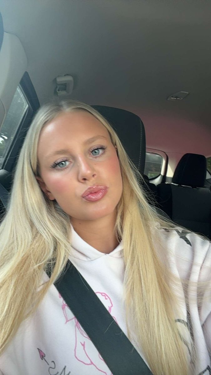 Goddesskenn3dy's tweet photo. Send me money for my shopping day losers 💰 https://t.co/2ryZfEKc4c