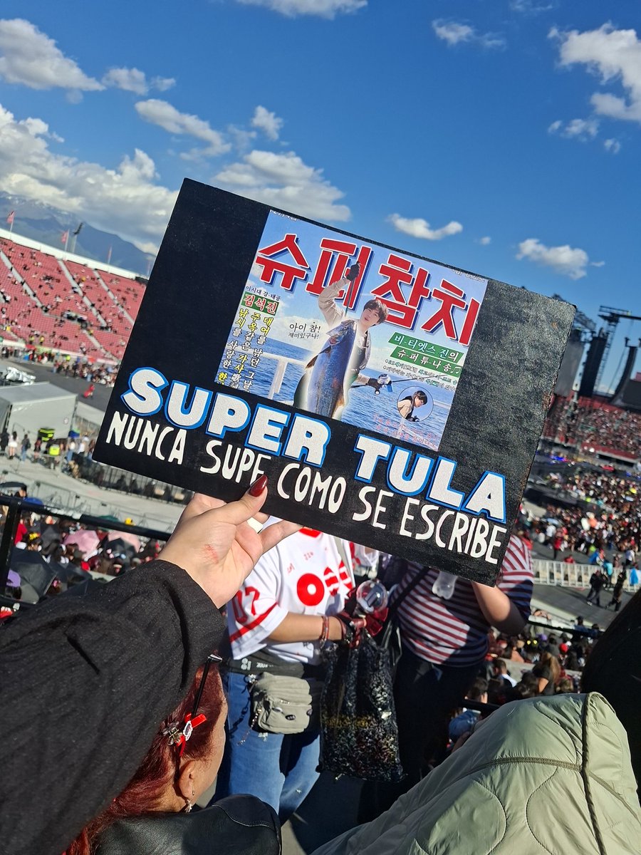 ohrucrying2's tweet photo. ARMYS CULIAS POR LO Q HACEN CASO PERO CARTEL DE SUPER TULA IS IN THE HOUSE SKSKSKSK https://t.co/aHn5gk2f8T