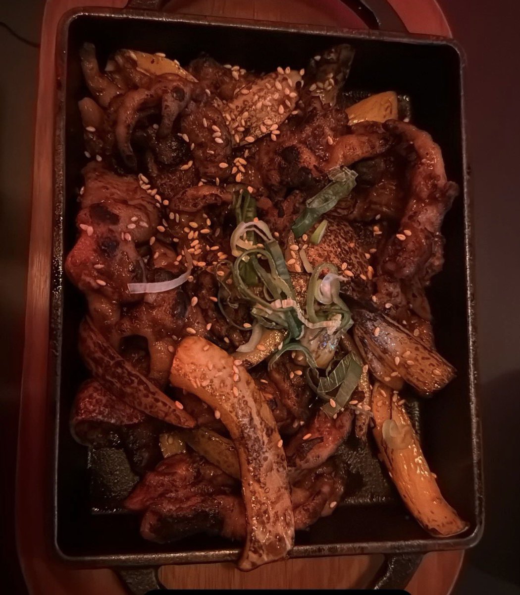 TommyPearlDee's tweet photo. Every once in a while, I think about this chicken feet I had in Busan. One of the best thing I’ve ever had https://t.co/IdyXvoPvBv