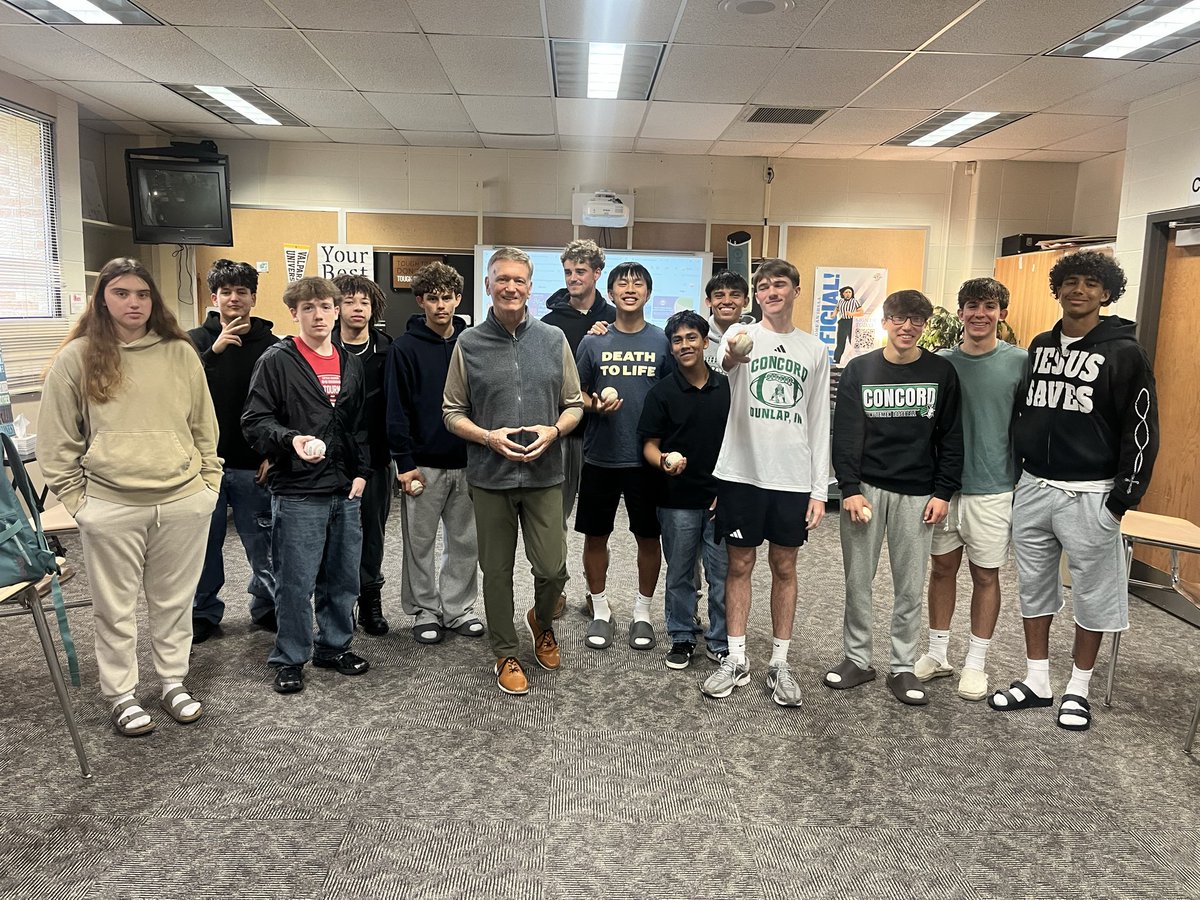 CoachTyL8n's tweet photo. Thank you Craig Wallen, long time  @IHSAA1 sports broadcaster, for coming to speak to our Sports Officiating class today! We all learned so much from your experiences on &amp; off the court. @cminutemen @Concord_Schools @NFHS_Org @RefReps @brianclewis https://t.co/IJzqgW9hyu