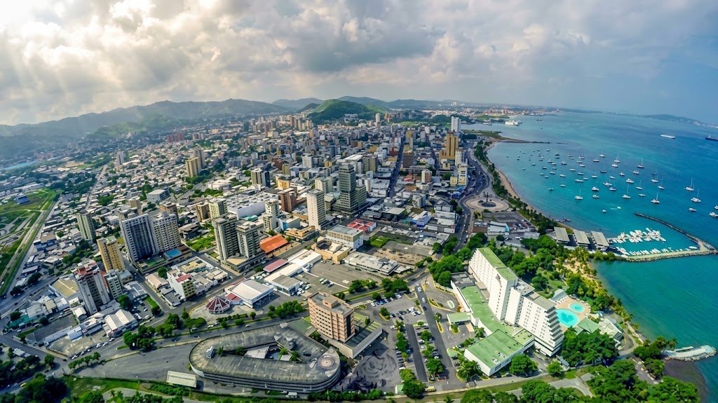 Marcvlza's tweet photo. La Gran Barcelona es una conurbación integrada por Barcelona, Puerto La Cruz, Guanta y Lechería.

Es una de las áreas metropolitanas más grandes de Venezuela 🇻🇪

Tiene un PIB nominal de USD$ 14.068 millones y un PPA per Cápita de 29.230 USD$. En 2023 tenía 1.048.776 habitantes 🏖️ https://t.co/YZmzZxrGCq