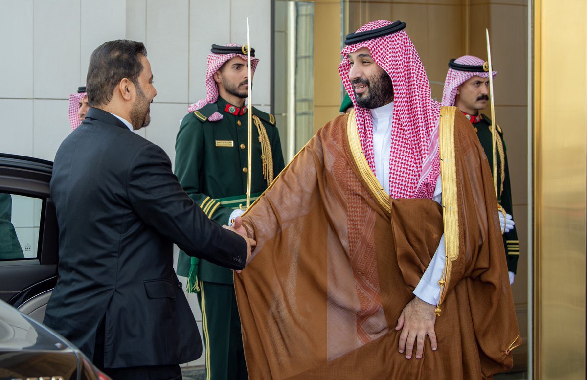 barrakawadh's tweet photo. سمو سيدي #ولي_العهد يستقبل رئيس وزراء جمهورية العراق. https://t.co/5b2Sg5v6Cf