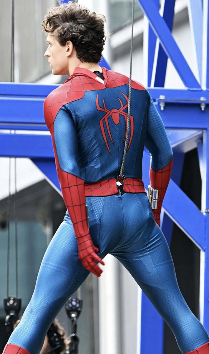 audasssity's tweet photo. when tom said his suit stinks i know he's telling the truth. that suit sticks to his swampy ass after a long day. those big white british fuzzy cheeks eating up that suit. i just want to peel it off and suck out the juices. https://t.co/o8Ay89vMoQ