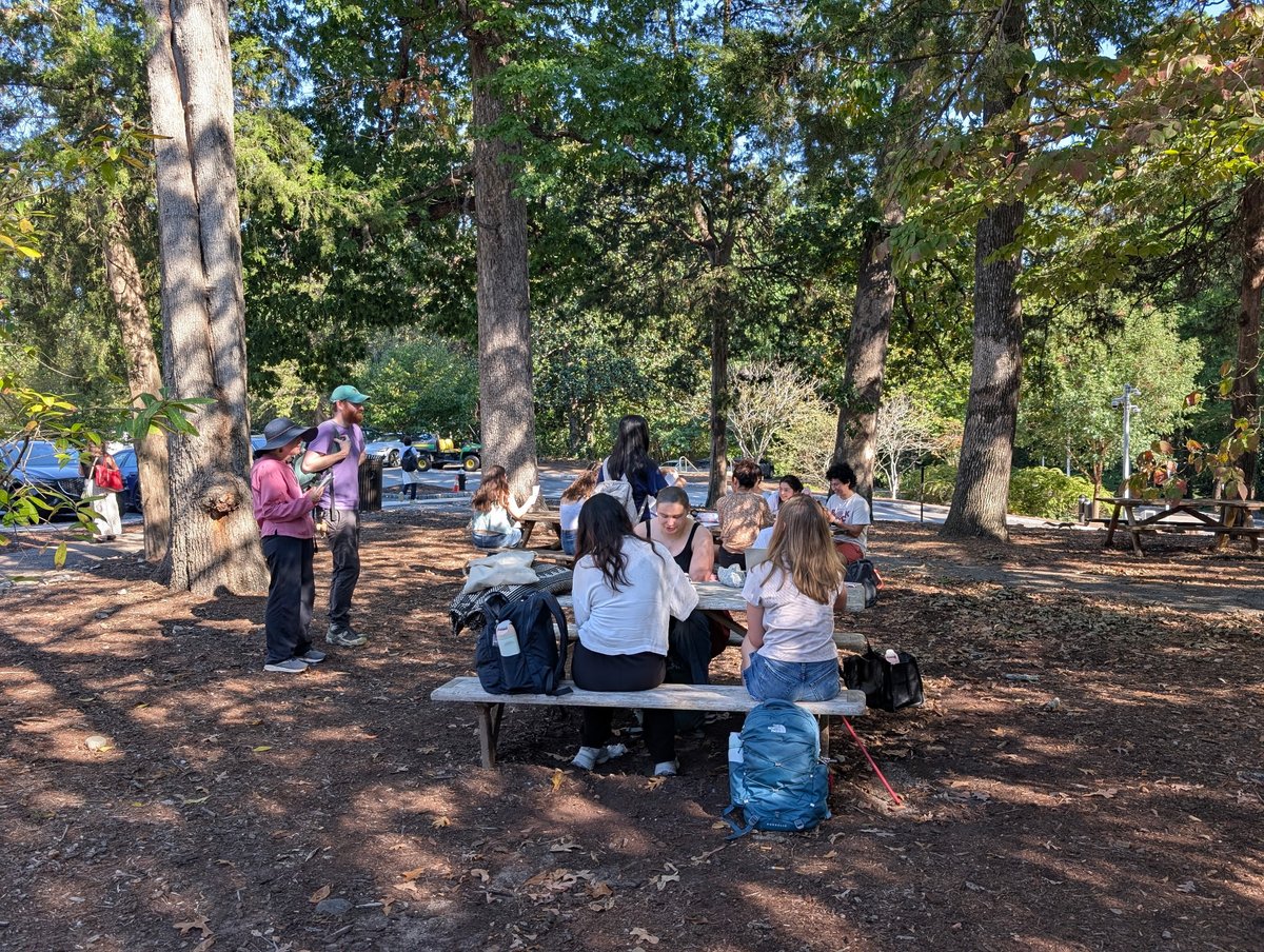 Duke_English's tweet photo. Professor Priscilla Wald’s “The Enviroment in Lit, Law &amp; Science” Class enjoying a warm Fall day https://t.co/FjA2csnKF9