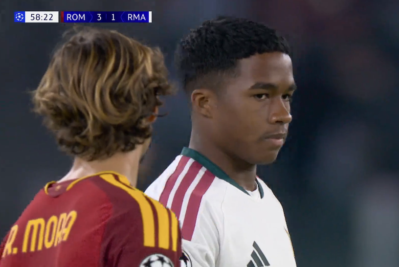 TouchlineX's tweet photo. 🚨 𝗕𝗥𝗘𝗔𝗞𝗜𝗡𝗚: Endrick has ENTERED THE PITCH to SAVE Real Madrid! 🔥🔥🔥 https://t.co/jFemyMhqXb