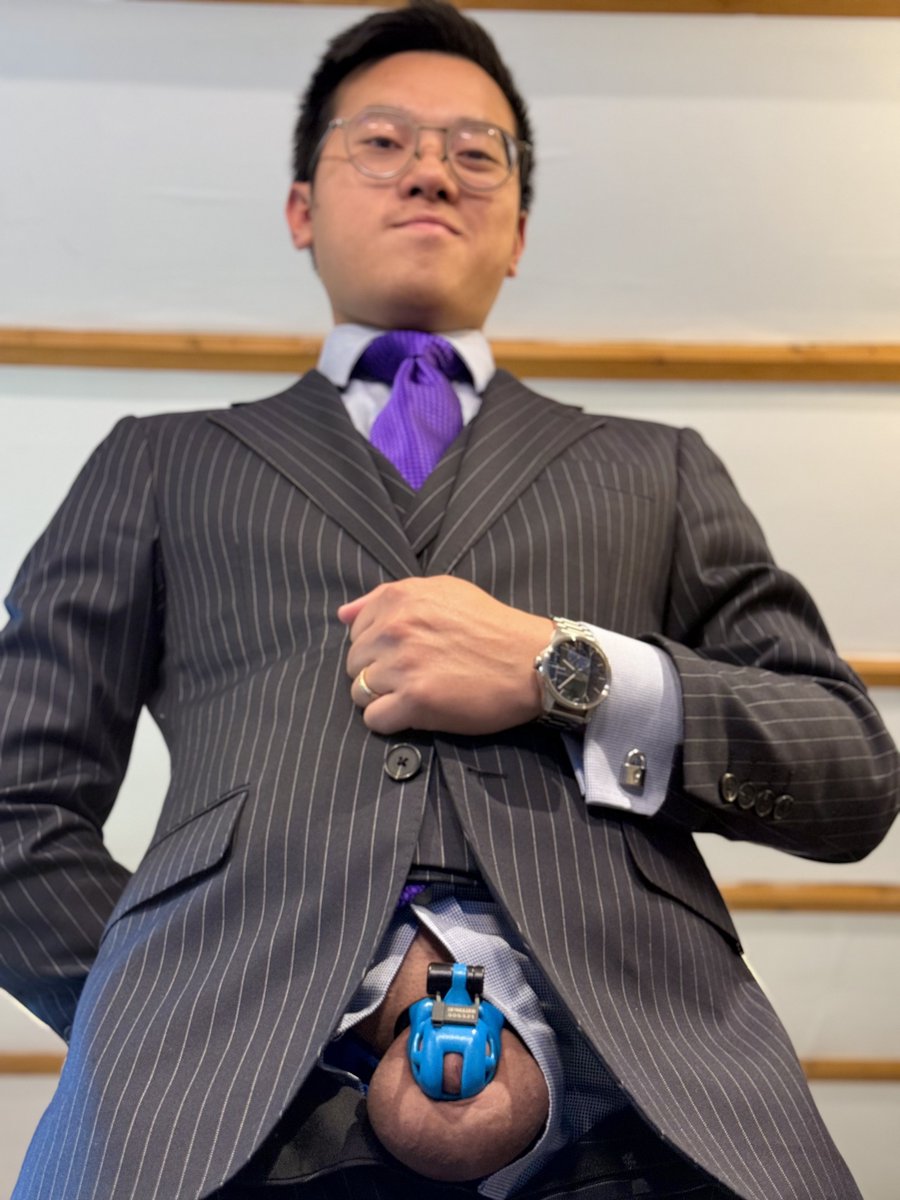 OnlyDapper's tweet photo. #Locktober Day 14 with @KINK3Ddesigns 

View more on my OF 🔥 https://t.co/gB4TluSyuH 

@GayChastityRTs #gaychastity #teamlocked #lockedandsuited #malechastity #lockedcock #cagecheck #suitfetish #gaysuit  #suitedmen https://t.co/nW55CYnu9A
