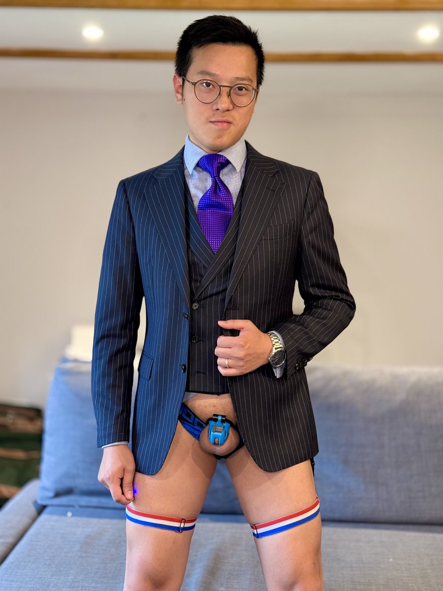 OnlyDapper's tweet photo. #Locktober Day 14 with @KINK3Ddesigns 

View more on my OF 🔥 https://t.co/gB4TluSyuH 

@GayChastityRTs #gaychastity #teamlocked #lockedandsuited #malechastity #lockedcock #cagecheck #suitfetish #gaysuit  #suitedmen https://t.co/nW55CYnu9A