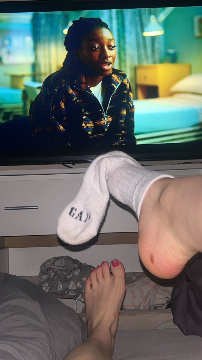 FayezFeet's tweet photo. Taking my socks off after a long hard day 😖
#feetfetısh #footfetısh #feetworshi̇p #socks https://t.co/9rDhZcDnJ2