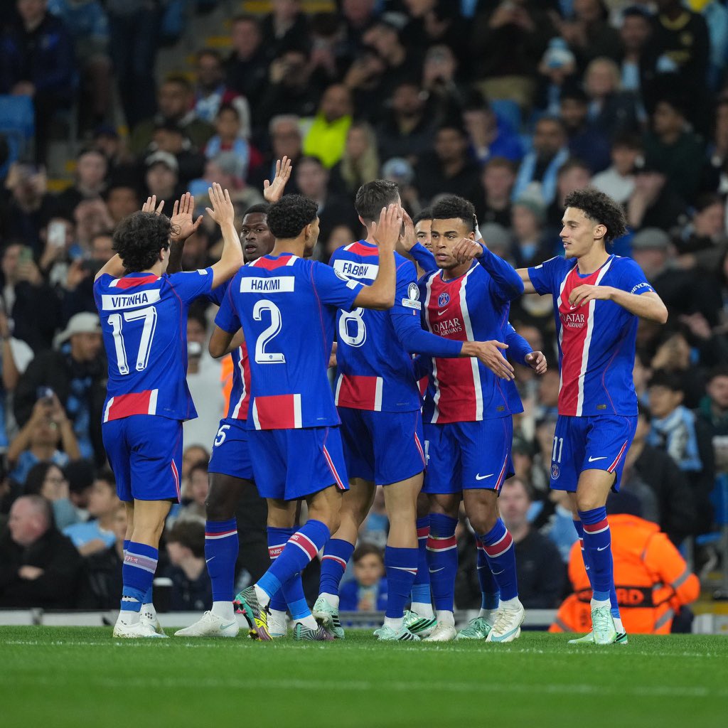 ActuFoot_'s tweet photo. 🚨🚨 LE PSG 🇫🇷 DEVIENT LE PREMIER CLUB FRANÇAIS DE L’HISTOIRE à inscrire 4 BUTS À L’EXTÉRIEUR FACE À UN CLUB ANGLAIS 🏴󠁧󠁢󠁥󠁮󠁧󠁿 EN LIGUE DES CHAMPIONS !!!!!! 😈❤️💙

PANAMEEEEEEEE 

📊 @Statsdufoot https://t.co/lsGnOB7AGj
