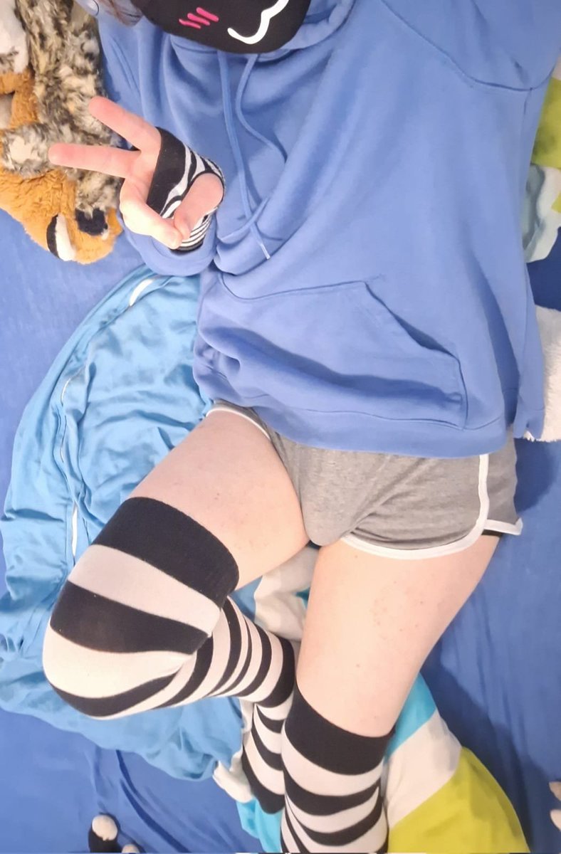 nifty9oo's tweet photo. just a cute boy in thigh highs :3 https://t.co/aNQchepgS3