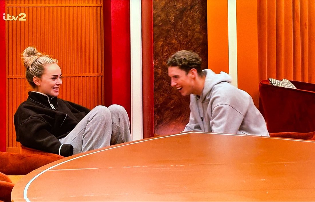 Raph176's tweet photo. When all else fails so you think about starting a showmance #BBUK https://t.co/8Kd3qoTLrK