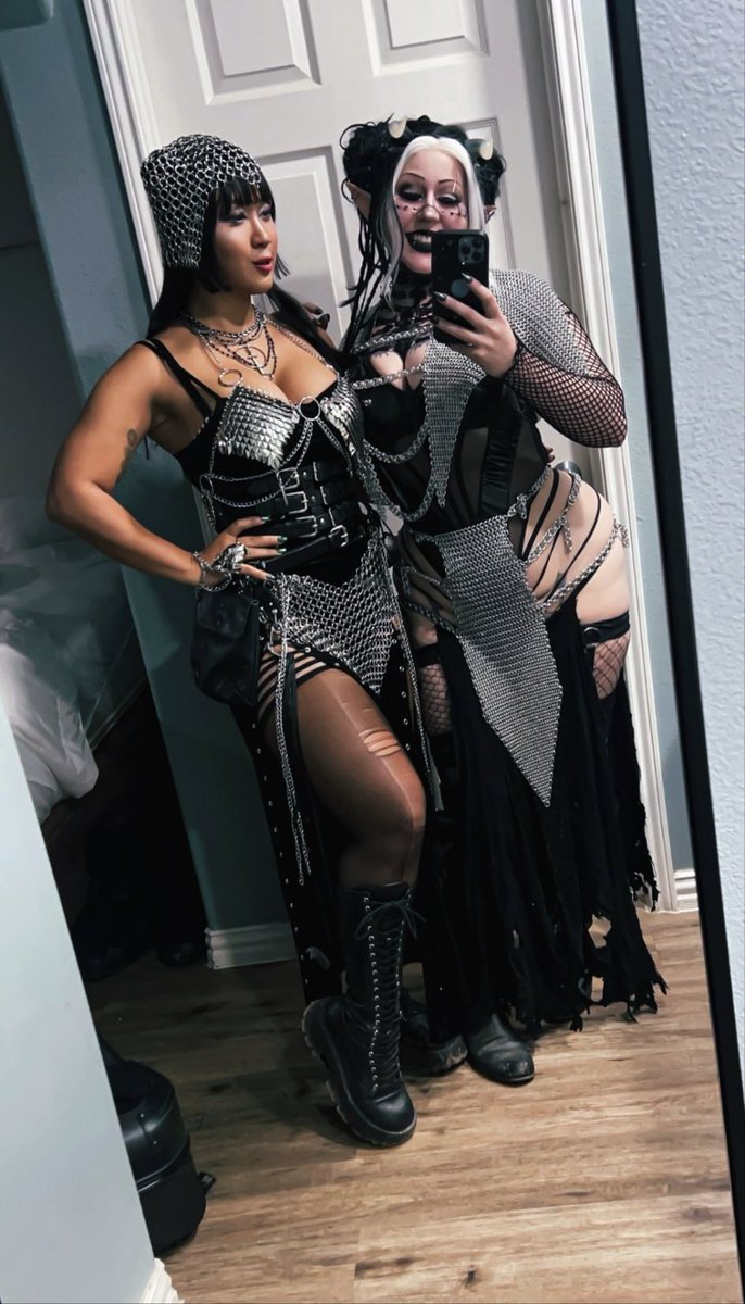 Lunainks_'s tweet photo. How do you feel about women in chainmail ⛓️ 
Btw I'm looking for a loyal slave https://t.co/cYugAXqmfJ